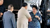 Bertemu di Istana, Prabowo Gandeng Tangan Megawati