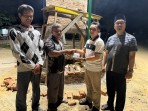 Koperasi Juang Makmur Bersama Salurkan Bantuan ke Panitia Pembangunan Tugu ( Tasik Jaya ) Simpang Kanan