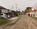 Belasan Tahun Tak Tersentuh Perbaikan, Pemko Pekanbaru Aspal Jalan Pesisir Rumbai