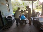 Di Tengah Perjuangan Melawan Tumor, Tim Jumat Berkah Hadir Bawa Bantuan
