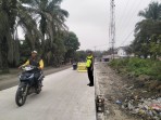 Polsek Pujud Gelar Strong Point Pagi, Pastikan Arus Lalu Lintas Aman dan Lancar