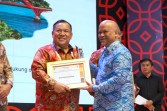 Plt Gubernur Riau SF Hariyanto Terima Penghargaan Indeks Keinsinyuran Daerah 2026