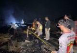 Kebakaran Hebat Hanguskan Rumah, Gudang Minyak, dan 3 Boat Nelayan di Rokan Hilir