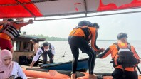 Alami Gangguan Mesin, Enam Penumpang Kapal di Meranti Dievakuasi