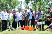 Sambut Kedatangan Menteri Lingkungan Hidup, Bupati Kampar Serahkan Proposal Lingkungan