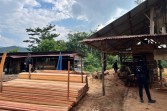 Polda Riau Bongkar Sawmill Ilegal di Kampar, Ratusan Kayu Disita dan Satu Tersangka Diamankan