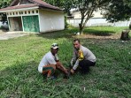 Peduli Lingkungan, Bhabinkamtibmas Pujud Selatan Gencarkan Program Green Policing