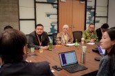 Menkomdigi Tegaskan Aturan Indonesia kepada CEO Roblox