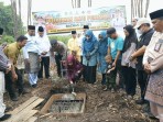 Tekan Risiko Stunting, Yuliantini dan Katerina Letakkan Batu Pertama Pembangunan Rumah Layak Huni di Sungai Luar