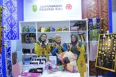 Hadiri Pameran Kriyanusa 2026, Ketua Dekranasda Bengkalis Dukung Perajin Naik Kelas