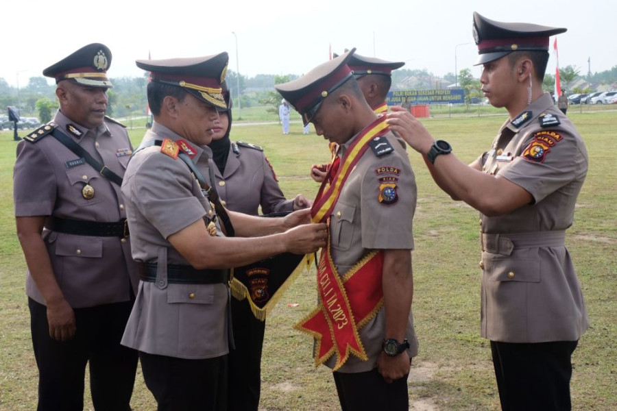 Wakapolda Riau Lantik 134 Bintara Baru