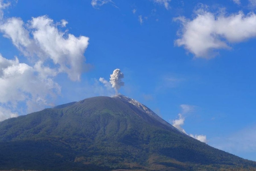 Gunung Ile Lewotolok di NTT Meletus Ratusan Kali dalam Sehari, Dentuman Kuat Getarkan Jendela