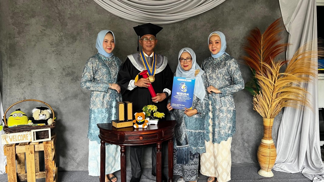 Kesuksesan Tanpa Batas Usia: Dr. Raja Marwan Raih Gelar Doktor dengan Semangat Kepemimpinan