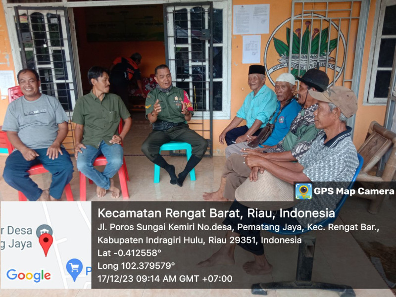 Wujudkan Keakraban, Babinsa dan Warga Masyarakat Ds Pematang Jaya Melaksanakan Komsos