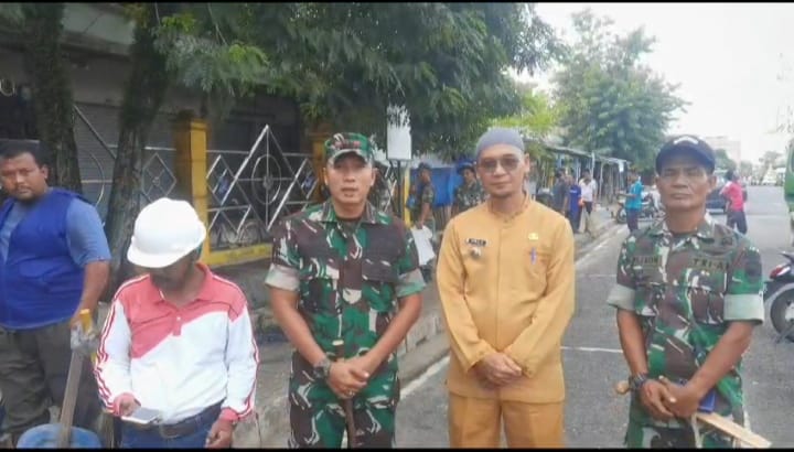 Dandim 0302/Inhu Turun Langsung Laksanakan Karya Bhakti Disekitar Wilayah Kota Rengat