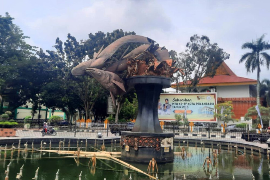 Tugu Ikan Selais Pekanbaru Tiba-tiba Patah, Petugas Cek Lokasi