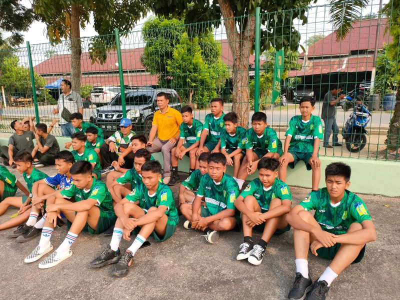 Kodim 0302/Inhu FC SMP 1 Seberida Taklukkan Gawang FC Kartika 1 Pekanbaru Langsung 3-0