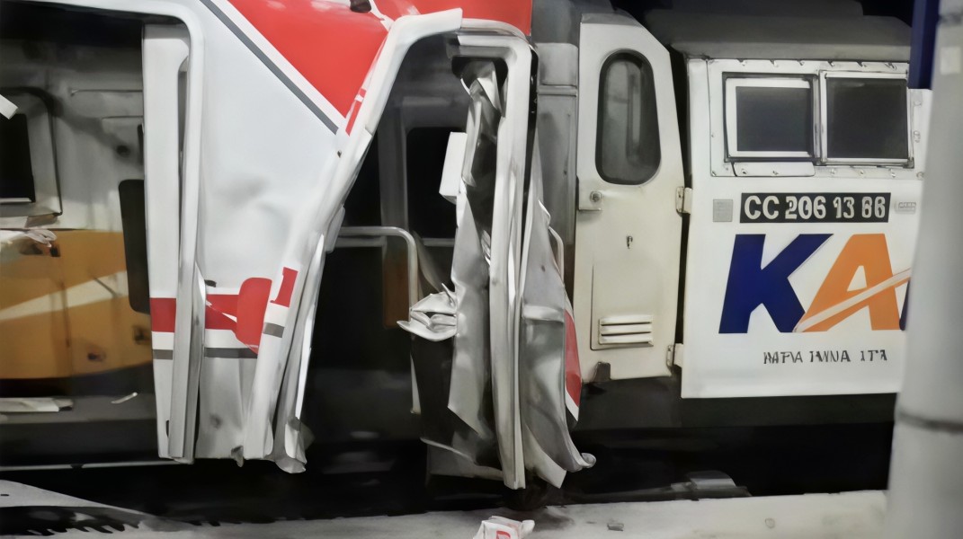 Tabrakan KA Argo Bromo Anggrek dan KRL di Stasiun Bekasi Timur, 3 Orang Dilaporkan Tewas