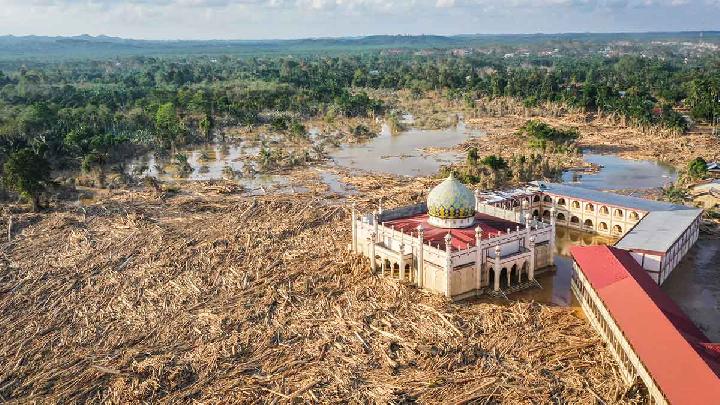 Polisi Usut Kayu Terbawa Banjir Bandang di Aceh Tamiang