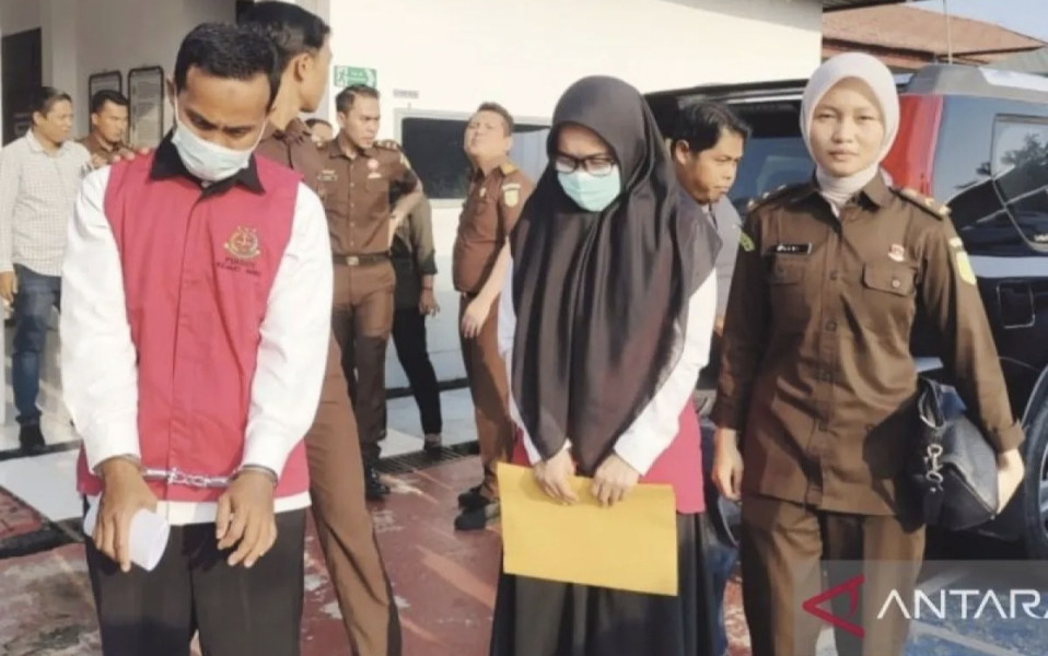 Kejari Inhu tahan dua tersangka korupsi di Bawaslu