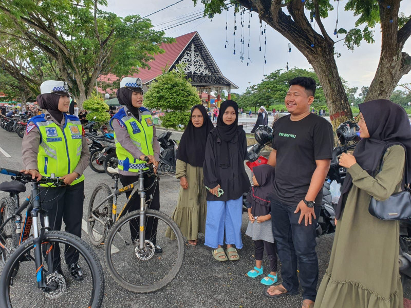 Satlantas Polres Siak Lakukan Patroli Sepeda Sampaikan Pesan Pemilu Damai  Kepada Masayarakat