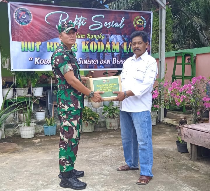 Dandim 0302/Inhu Berikan Bantuan Sembako Kepada Purnawirawan TNI Menjelang HUT Kodam I/BB