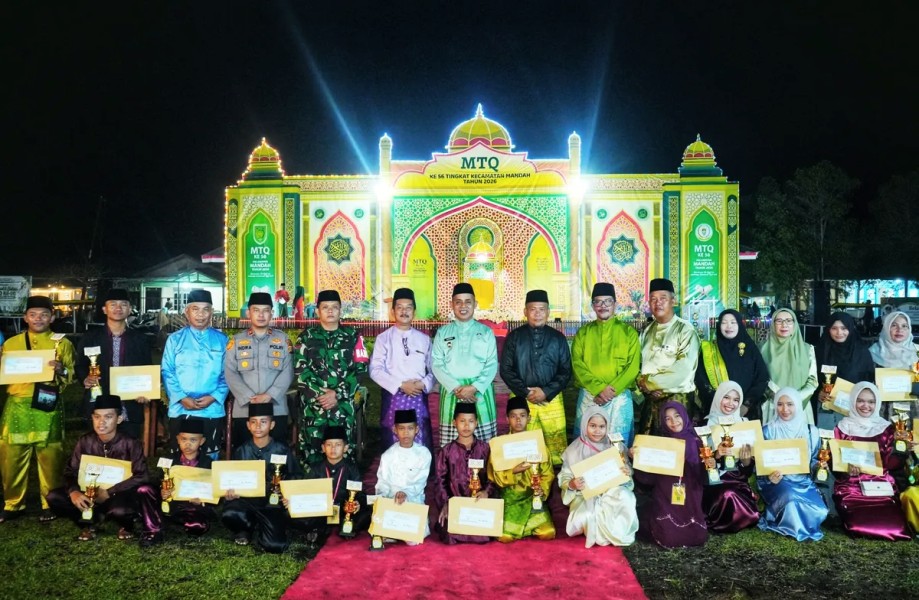 Tutup MTQ ke-56 Mandah, Bupati Herman: Al-Qur’an Harus Dipahami dan Diamalkan