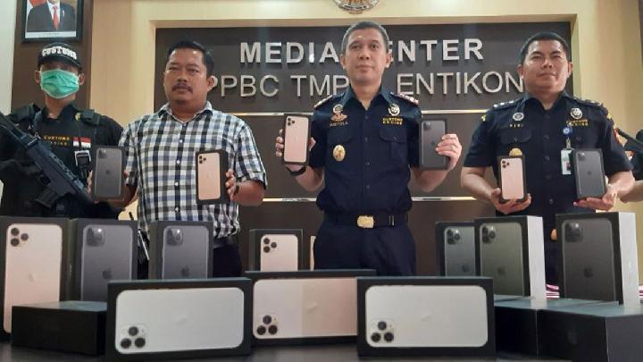 Buron Kasus Penyelundupan 100 iPhone Bekas Ditangkap di Batam Saat Hendak Terbang ke Malaysia