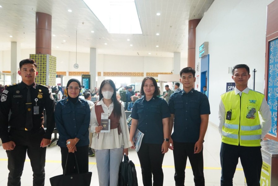 Melanggar Aturan Keimigrasian, Perempuan Asal Malaysia Dideportasi Imigrasi Pekanbaru