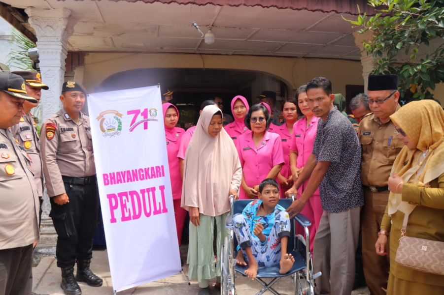 Bersama Karo Logistik Polda Riau, Polres Rohil Adakan Sejumlah Bhakti Sosial