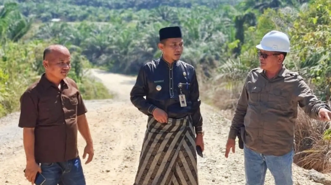 Kerusakan Jalan Simpang Sambung-Sungai Bawang Bakal Dirigit