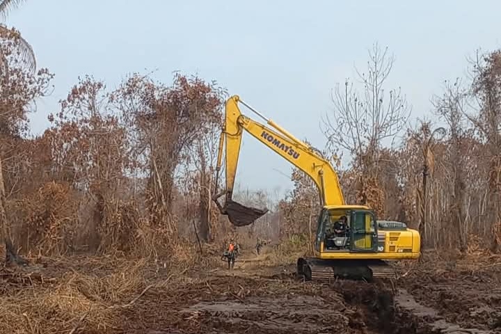 Cegah Karhutla Susulan, BPBD Inhil Buat Parit Lintang Sepanjang 600 Meter