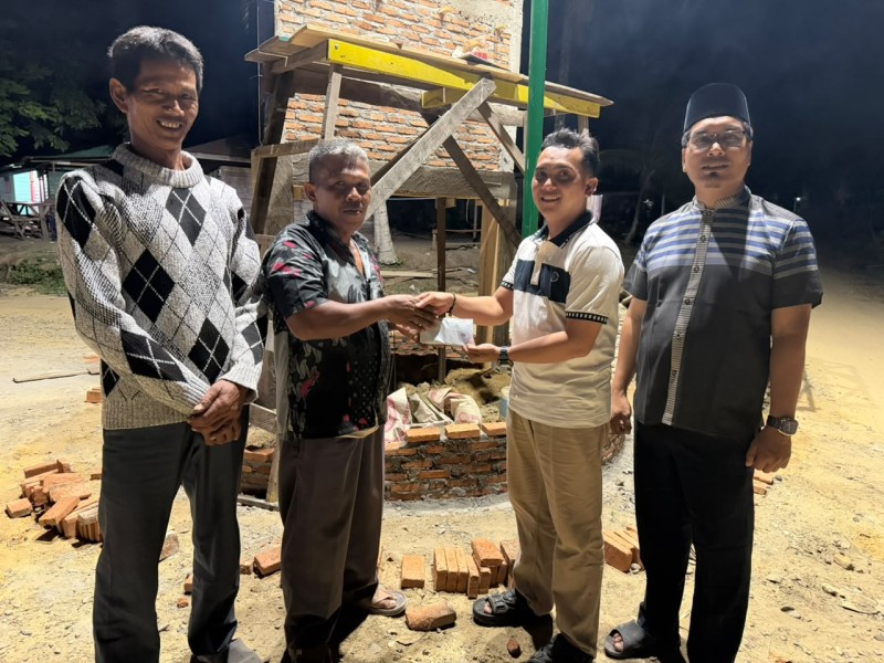 Koperasi Juang Makmur Bersama Salurkan Bantuan ke Panitia Pembangunan Tugu ( Tasik Jaya ) Simpang Kanan