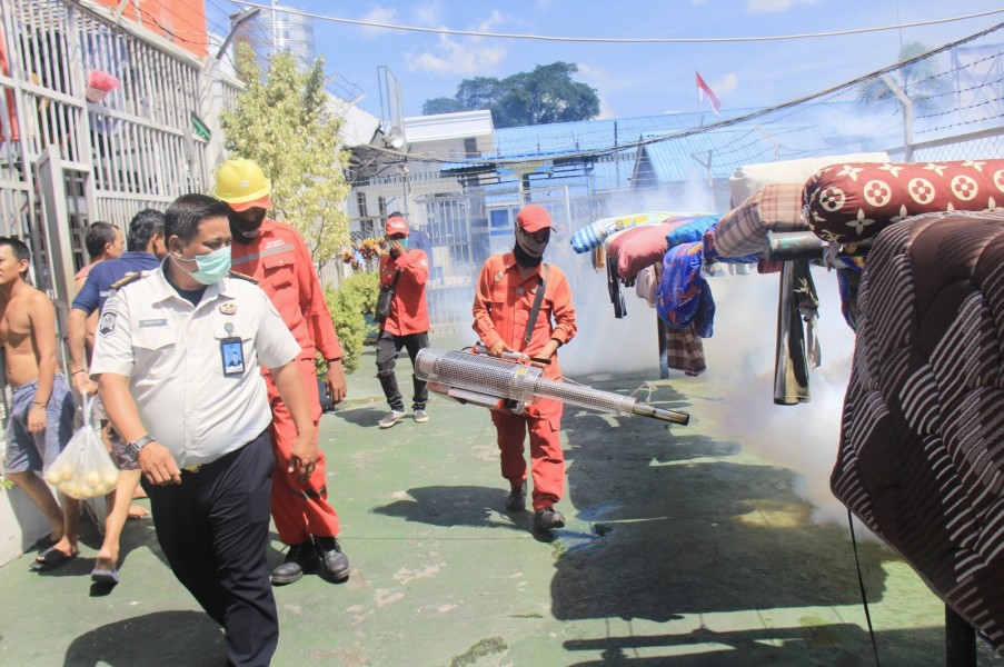 Tak Mau Kecolongan DBD, Lapas Pekanbaru Gelar Fogging Massal hingga ke Kamar Warga Binaan