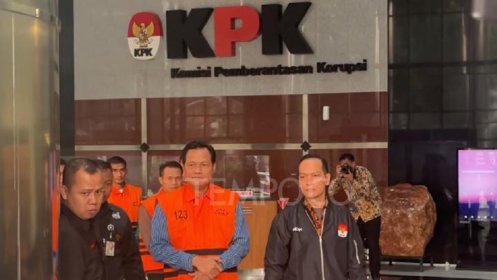 Bupati Muara Enim Keluar Gedung KPK Memakai Rompi Oranye