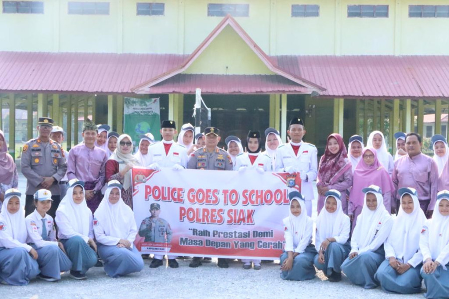 Jadi Pembina Upacara, Kapolres Siak Kembali Pukau Siswa Siswi SMA N 1 Bungaraya