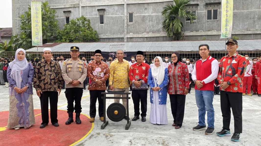 HUT ke-44 SMAN 1 Tembilahan Hulu, Bupati Inhil Dorong Pelajar Berprestasi