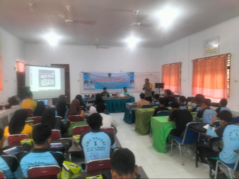 Kapolsek TPTM Iptu B. Ginting Sosialisasi Bahaya Narkoba ke Pelajar dan Masyarakat di SMA N 01