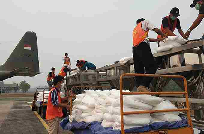 Tebar 600 Kg Garam, Modifikasi Cuaca Mulai Dilakukan di Riau