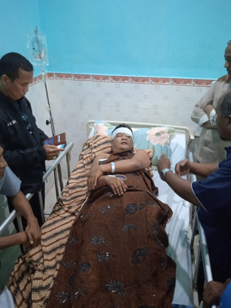 Mobil Sekretaris JMSI Inhu Pecah Diduga Akibat Dilempar Batu