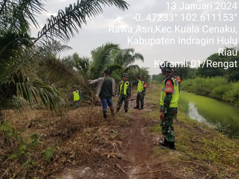 Anggota Koramil 01/Rengat Kodim 0302/Inhu Rutin Patroli Dan Sosialisasi Karhutla Kepada Masyarakat.