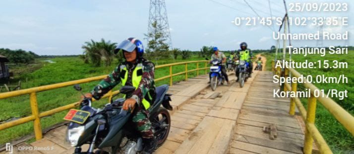 Anggota Koramil 01/Rengat Kodim 0302/Inhu Rutin Melaksanakan Patroli Sosialisasi Karhutla Ke Masyarakat