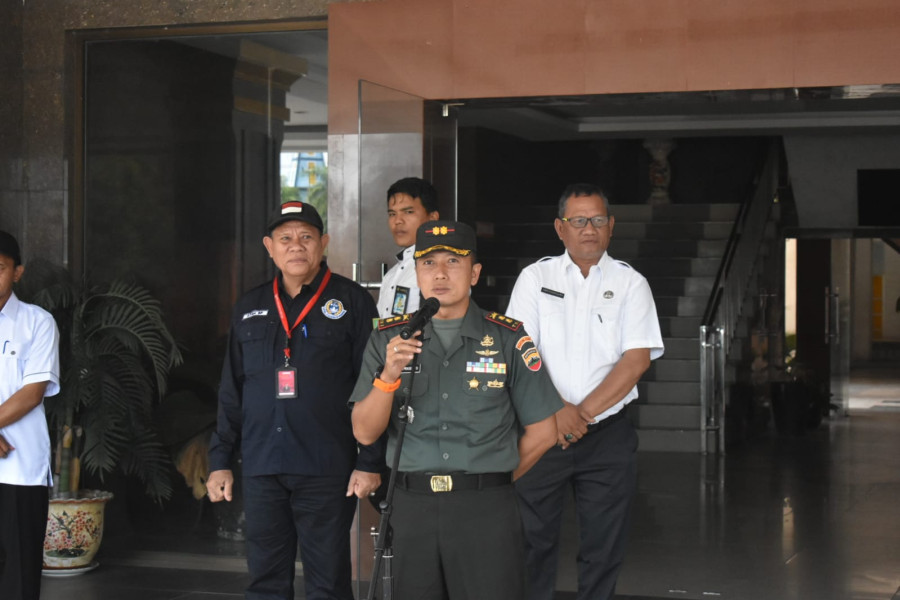 Meriahkan HUT TNI Ke-78, Dandim 0302/Inhu Melepas Tim Sepak Bola FC SMP Negeri 1 Seberida