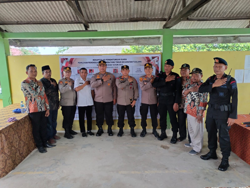 Tinjau Keamanan Pilpung, Pamwatwil dan Kapolres Siak Lakukan Pengecekan Personil