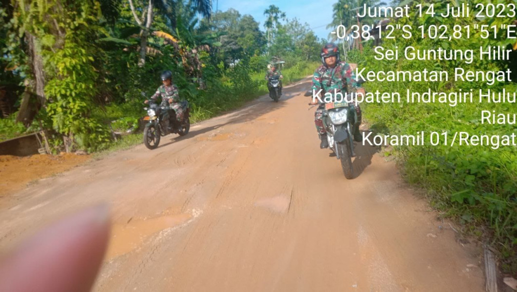 Babinsa Koramil 01/Rengat Rutinitas Lakukan Cegah Karhutla Proaktif Laksanakan Patroli dan Sosialisasi