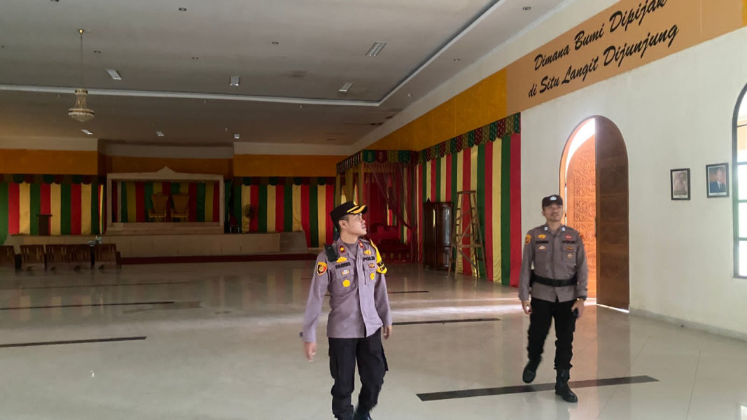 Wakapolres Bengkalis Intensifkan Pengecekan Gudang Logistik jelang Pemilu 2024 di Gedung LAMR Bengkalis