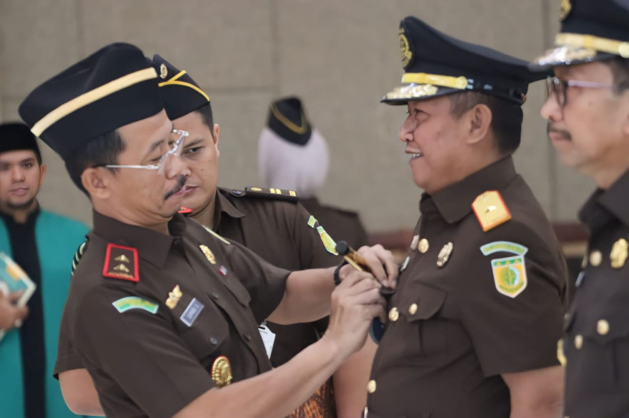 Kajati Riau lantik Wakajati dan Kajari Kampar