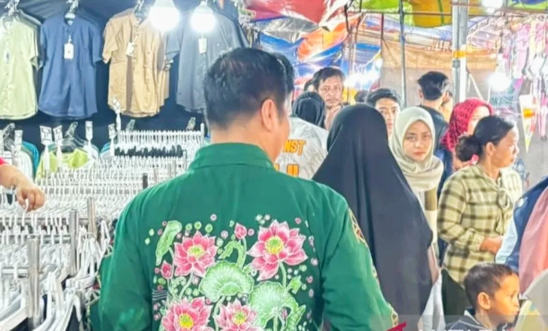 Tanpa pengawalan, PLT Bupati Kuansing blusukan ke warga dan pedagang