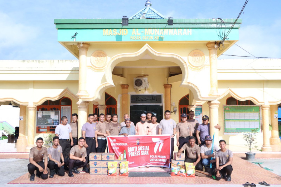 Sambut Hari Bhayangkara Ke - 77 tahun 2023, Polres Siak Laksanakan Bakti Sosial Bersih Bersih Rumah Ibadah