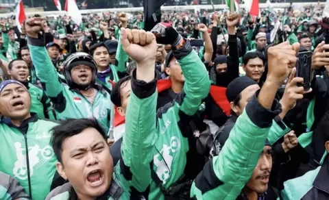 Turunkan Potongan Ojol, Danantara Beli Saham Aplikator